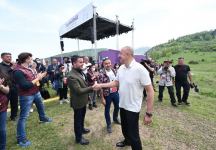 Президент Ильхам Алиев и Первая леди Мехрибан Алиева присутствовали на гала-концерте фестиваля "Харыбюльбюль" (ФОТО/ВИДЕО) (версия 2)