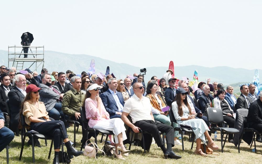 Azerbaijani president, first lady watch performance of Kharibulbul festival participants (PHOTO/VIDEO)