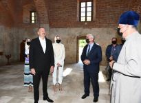 Президент Ильхам Алиев и Первая леди Мехрибан Алиева посетили Албанскую церковь Святой Девы Марии (ФОТО)
