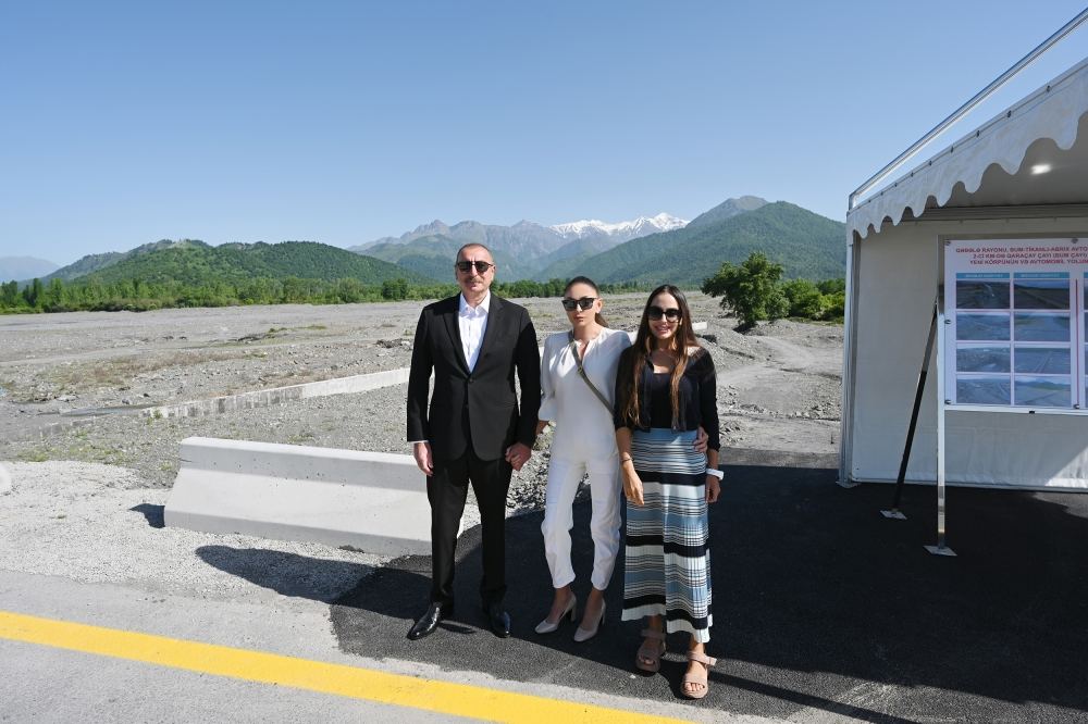 Azerbaijani president, first lady attend opening ceremony of new bridge over Bum River, road to Bum settlement after renovation (PHOTO)