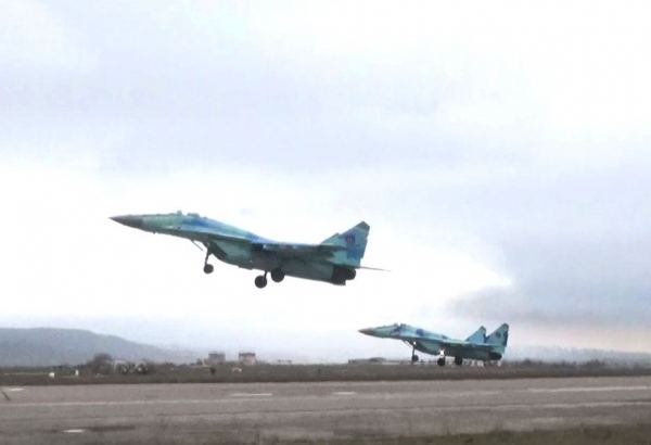 Azerbaijan using combat aircraft units in military exercises (VIDEO)