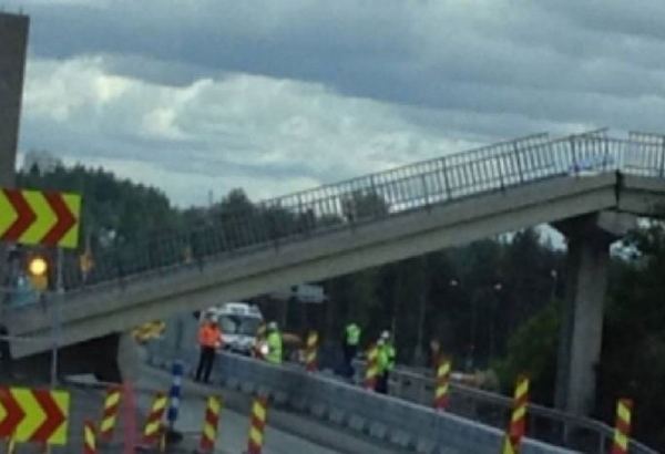 В Германии рухнул пешеходный мост
