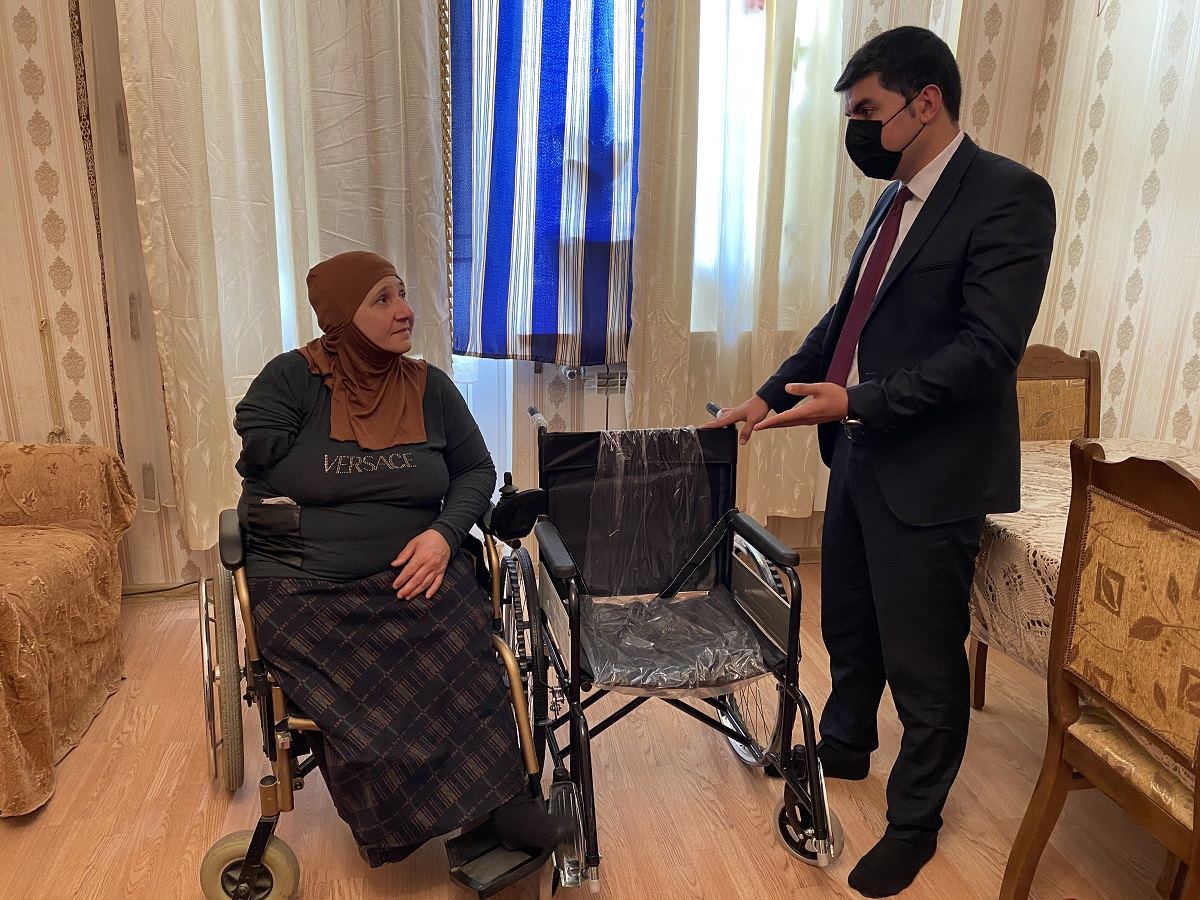 В Азербайджане группе лиц с инвалидностью предоставлены коляски (ФОТО)