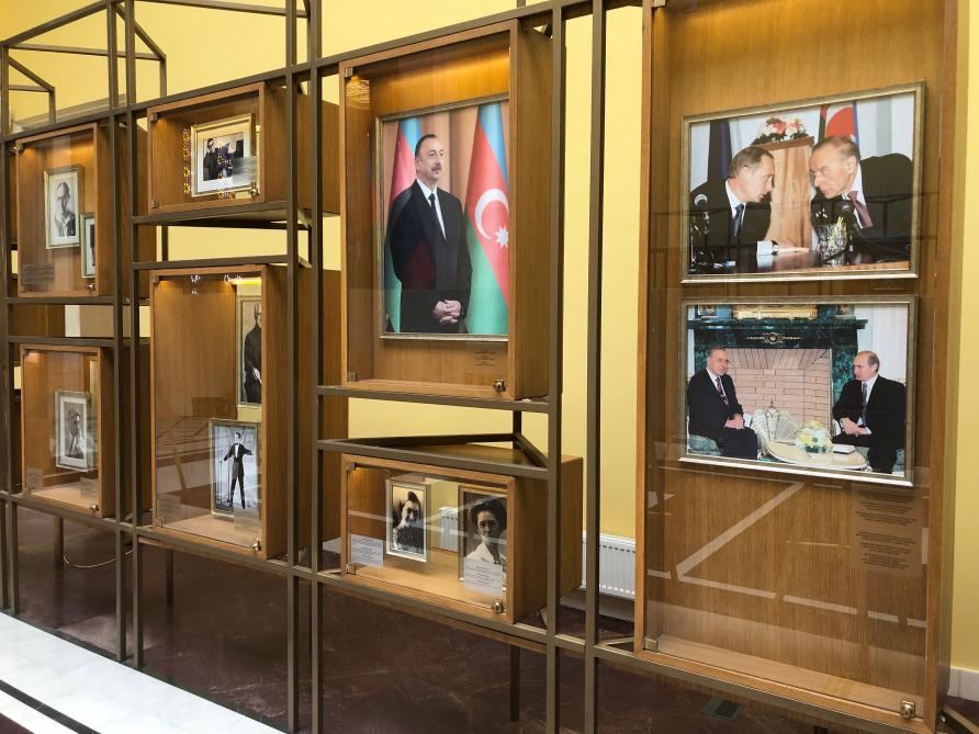 Азербайджанская делегация во главе с премьер-министром посетила павильон «Азербайджан» на ВДНХ (ФОТО)