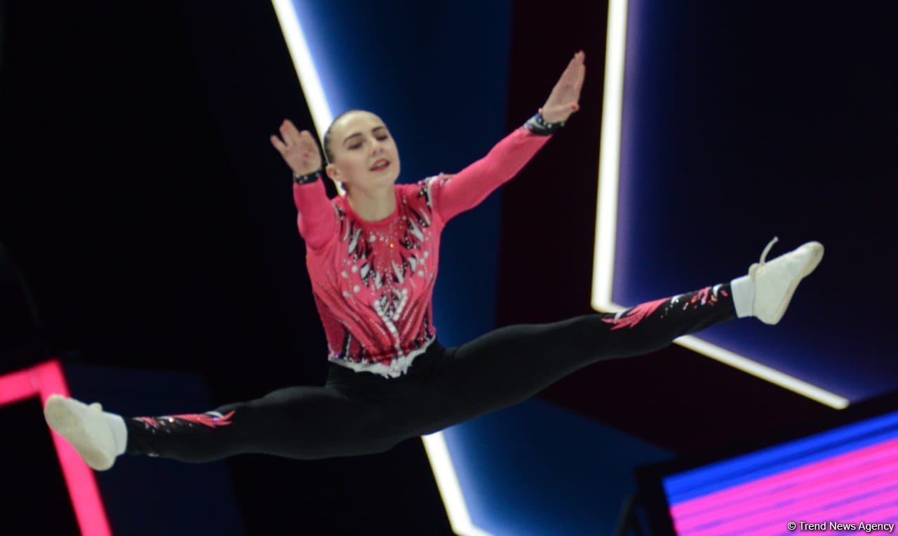 В Баку стартовал первый день Всемирных соревнований среди возрастных групп по аэробной гимнастике (ФОТО)