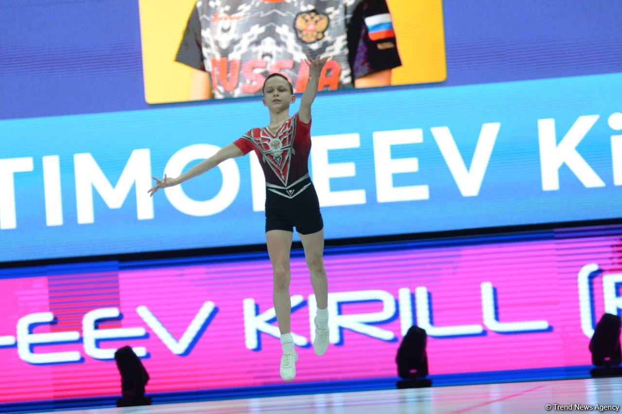 В Баку определились финалисты Всемирных соревнований среди возрастных групп по аэробной гимнастике в индивидуальной программе у мужчин