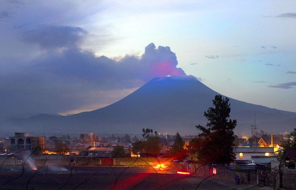 В Конго поток лавы с вулкана Ньирагонго достиг аэропорта города Гома
