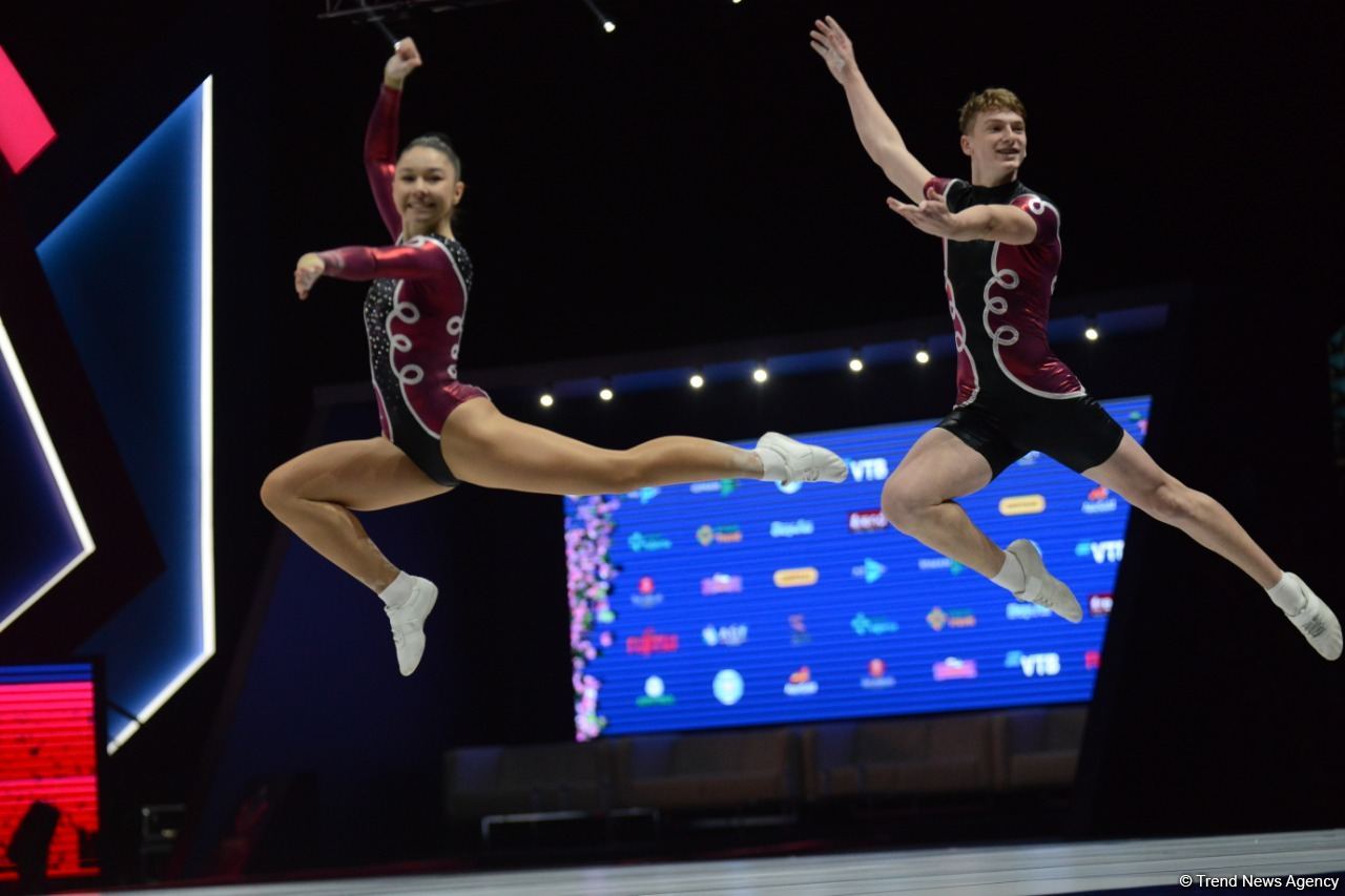 Первое место на Всемирных соревнованиях по аэробной гимнастике в Баку среди смешанных пар заняли спортсмены из Румынии