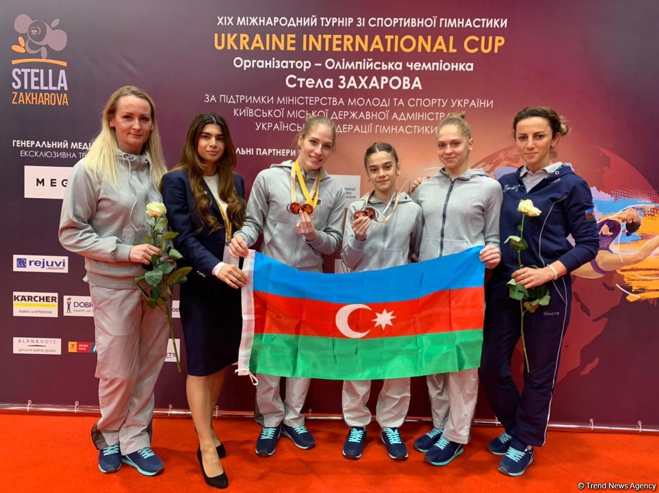 Qadın idman gimnastlarımız Kiyevdən medallarla dönür