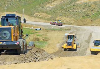 В Агстафинском районе ведутся строительно-восстановительные работы на автодорогах (ФОТО)