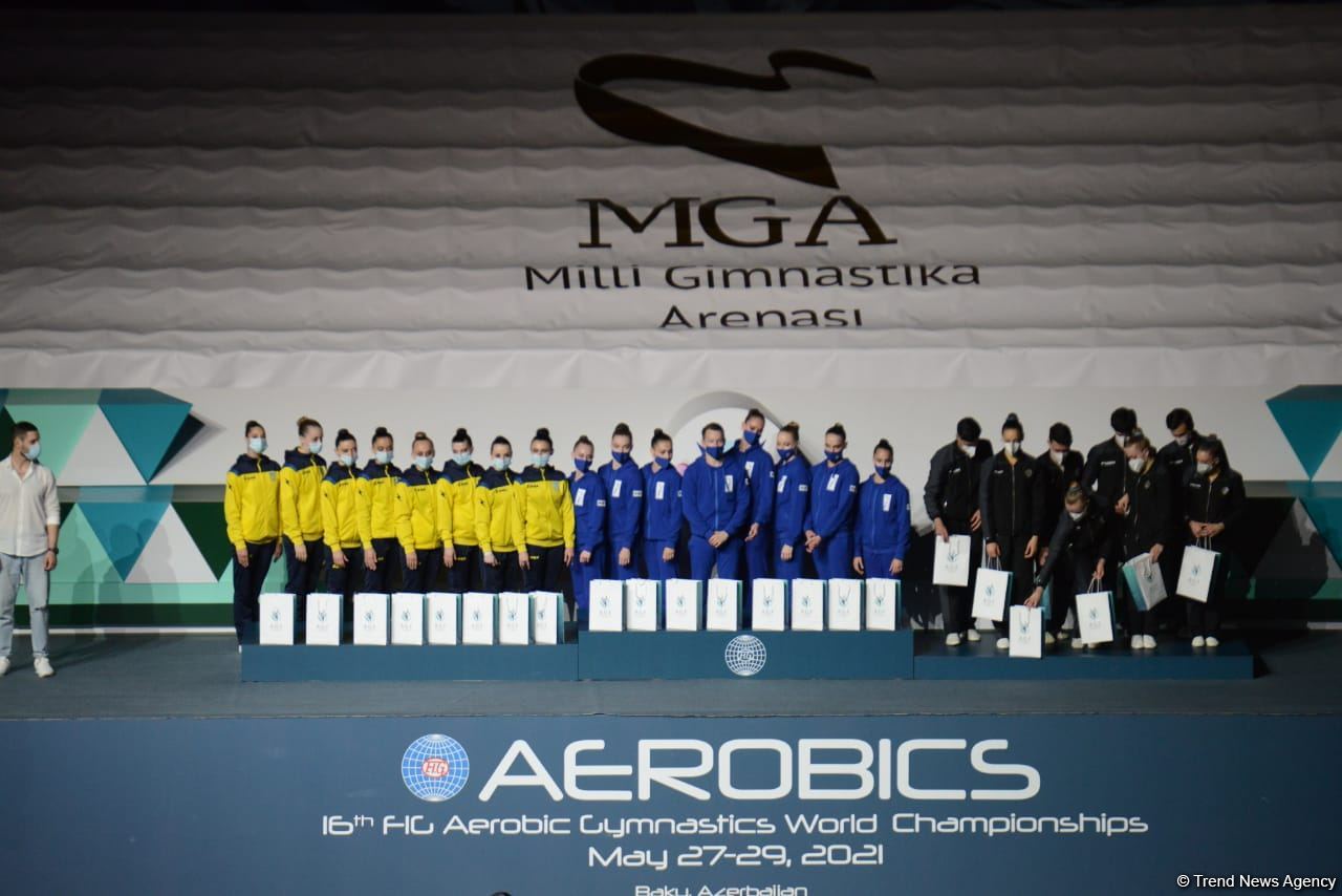 В Баку состоялась церемония награждения победителей ЧМ по аэробике в программе аэростеп (ФОТО)