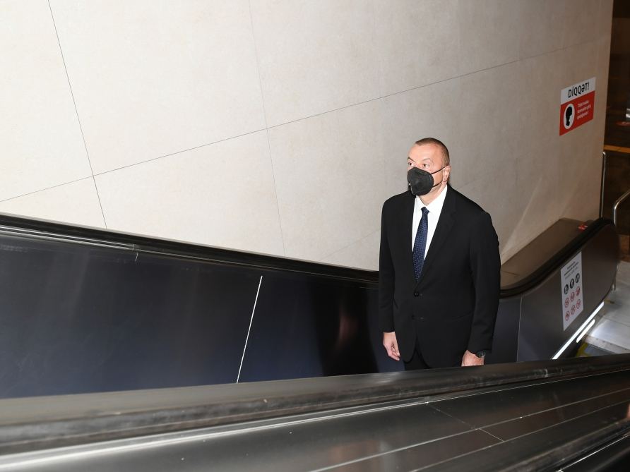 Президент Ильхам Алиев ознакомился с условиями, созданными на станции метро "8 Ноября" (ФОТО) (версия 2)