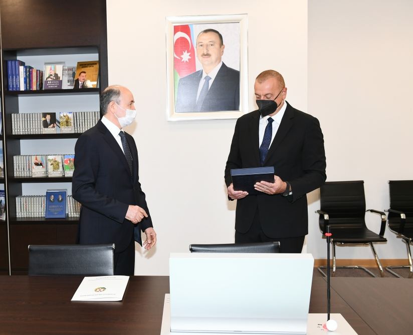 Президент Ильхам Алиев принял участие в открытии нового административного здания Сураханского районного суда (ФОТО) (версия 2)