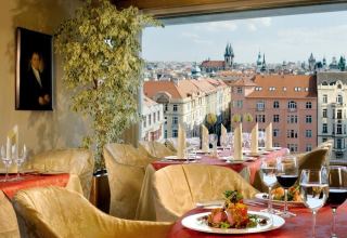 В Чехии с ограничениями возобновят работу рестораны, кафе и дискотеки