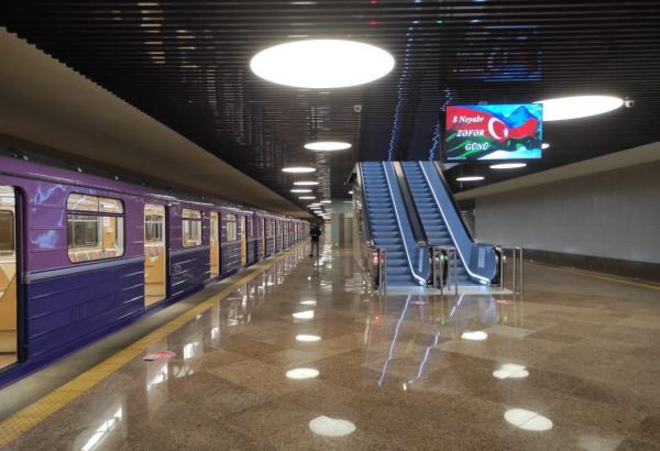 Сегодня возобновило работу бакинское метро (ФОТО)