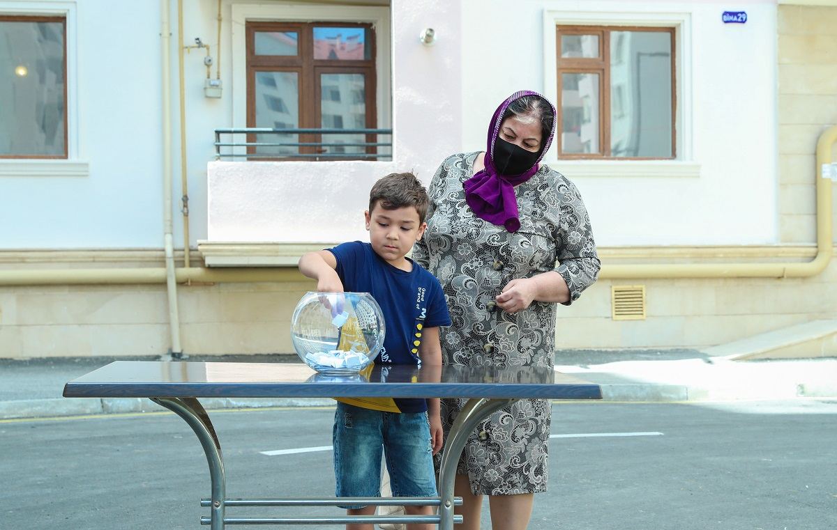 В Азербайджане семьям шехидов и инвалидам войны переданы десятки квартир (ФОТО) - Gallery Image