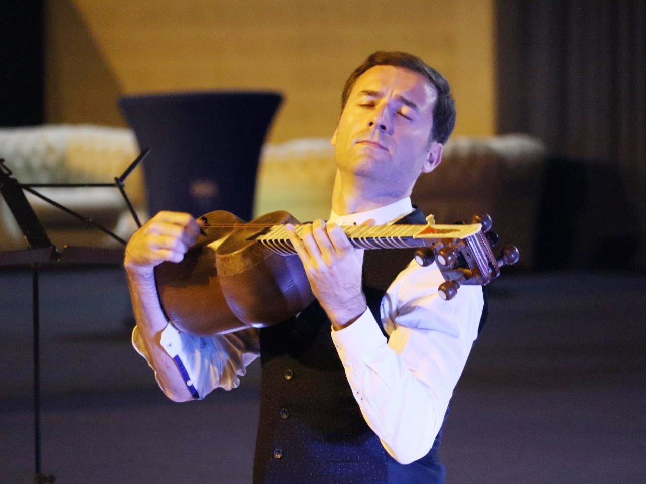 Впервые азербайджанский музыкант удостоен именной медали французского города  Карьер-су-Пуасси  (ВИДЕО, ФОТО)