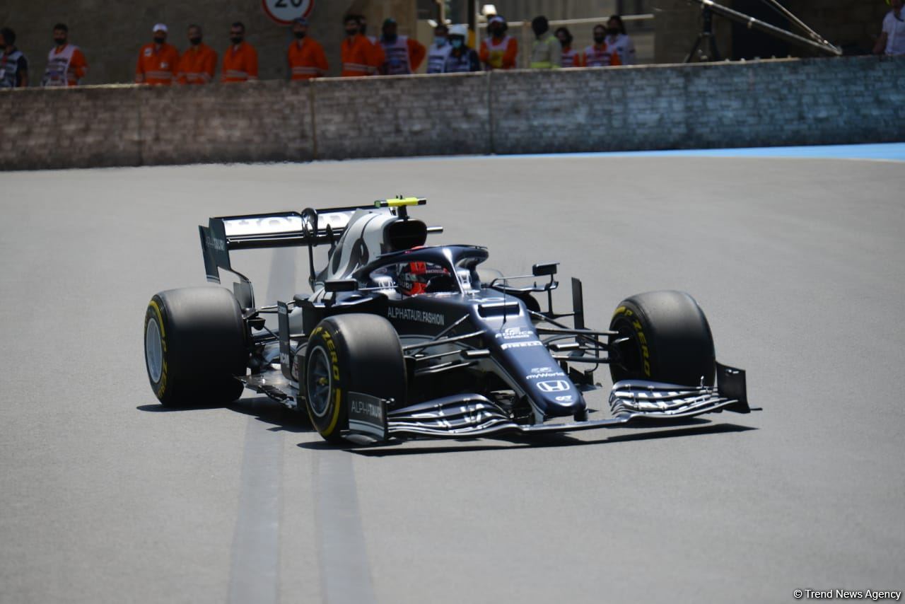 Bakıda F1 sərbəst yürüşünə start verilib (FOTO)