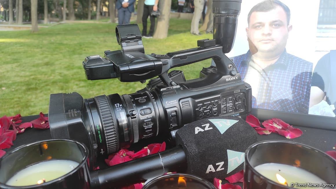 В Баку чтят память журналистов, погибших в результате подрыва на мине в Кельбаджаре (ФОТО)