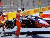 Red Bull Racing pilot crashes at F1 Azerbaijan Grand Prix in Baku (PHOTO)