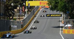 В рамках Гран-при Азербайджана стартовал спринт в классе Формулы-2 (ФОТО)