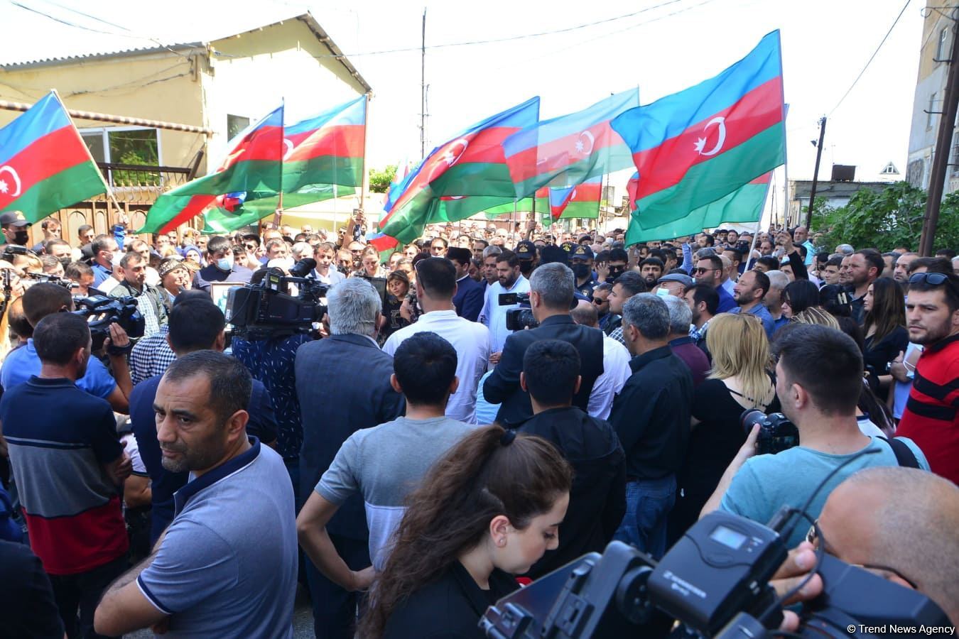 В Баку провожают в последний путь шехида-журналиста (ФОТО)