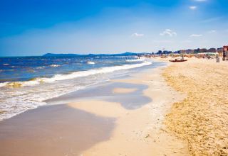 Гостям пляжей Сардинии грозят штрафы до 3 тыс. евро за кражу песка