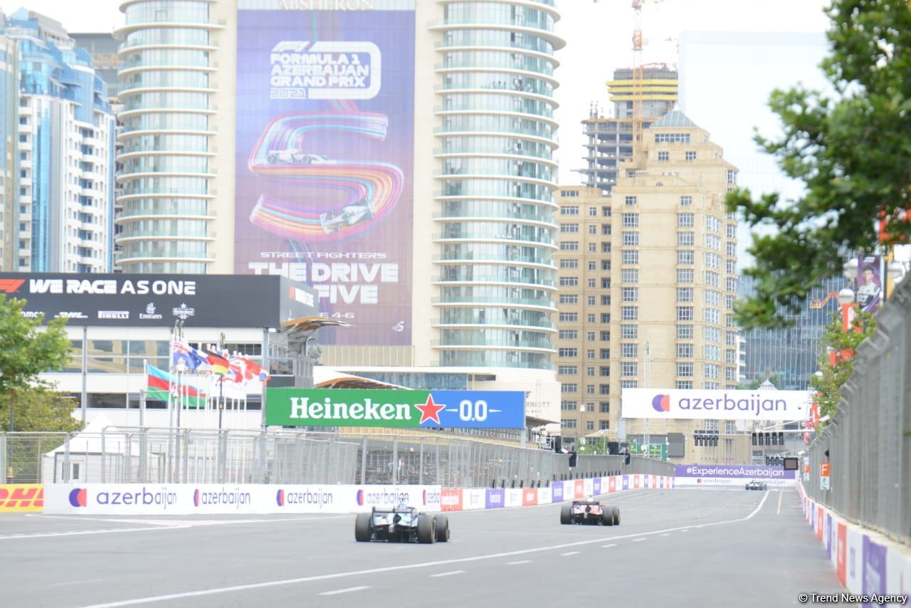 F2 Sprint Race 3 starts in Baku (PHOTO)