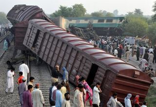 В Пакистане при столкновении поездов погибли 25 человек