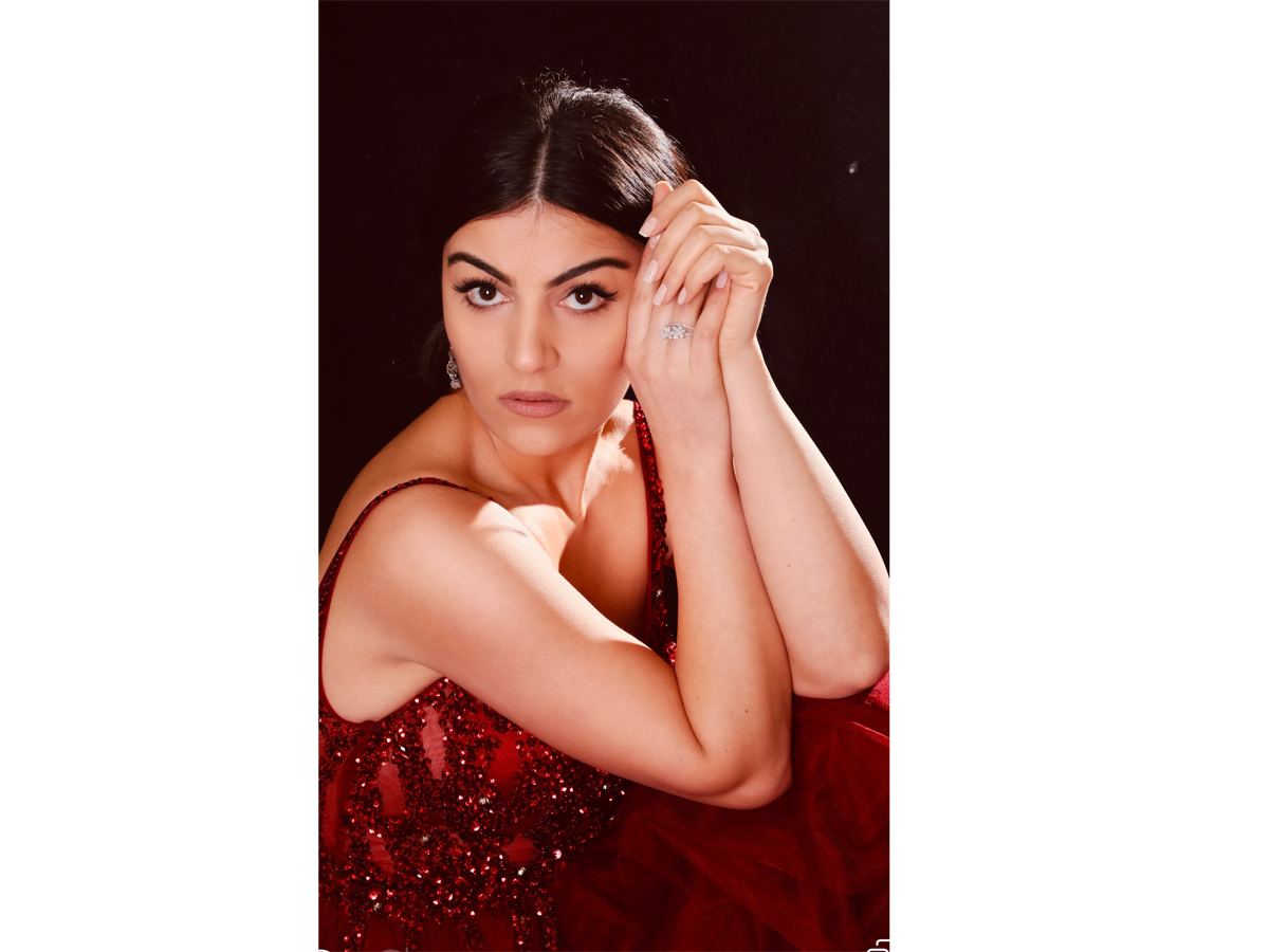 Итальянцы выбрали азербайджанскую певицу для создания образа Аниуски (ФОТО)