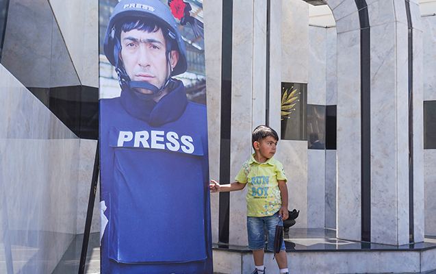 В Баку увековечена память журналистов, подорвавшихся на мине в Кельбаджаре (ФОТО)