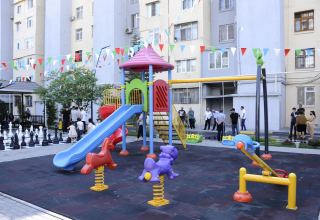 В пользование жителей Баку передан еще один благоустроенный двор (ФОТО)