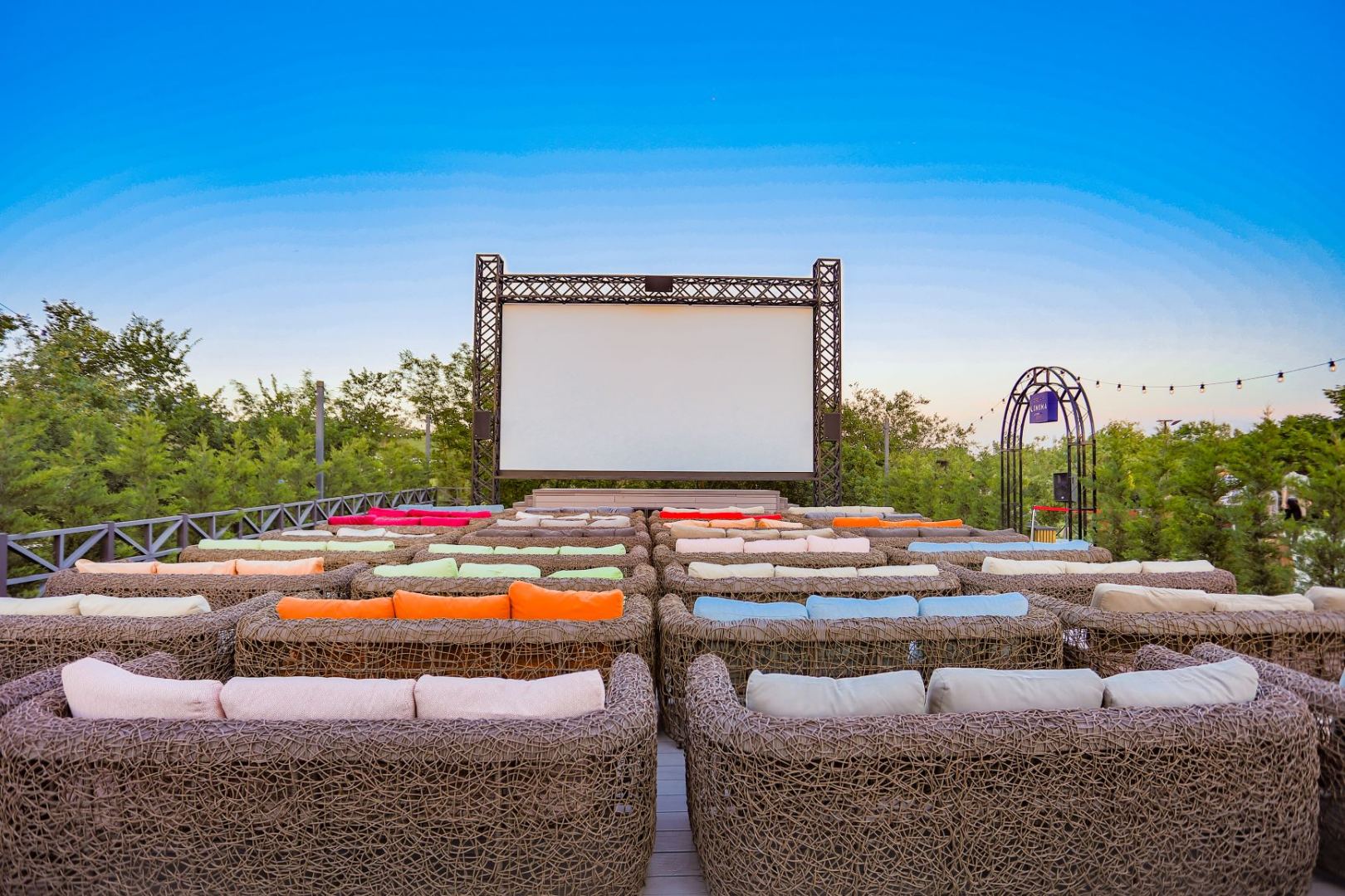 CinemaPlus открыл новый кинотеатр под открытым небом (ВИДЕО, ФОТО)