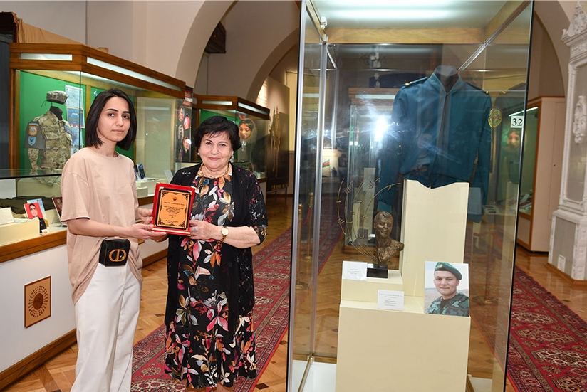 Бюст шехида Худаяра Юсифзаде передан в Национальный музей истории Азербайджана (ФОТО)
