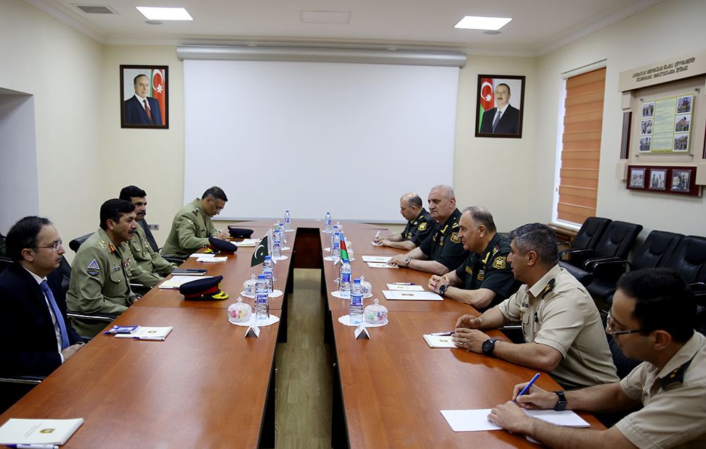 Азербайджан и Пакистан обсудили вопрос проведения военных учений с участием различных родов войск