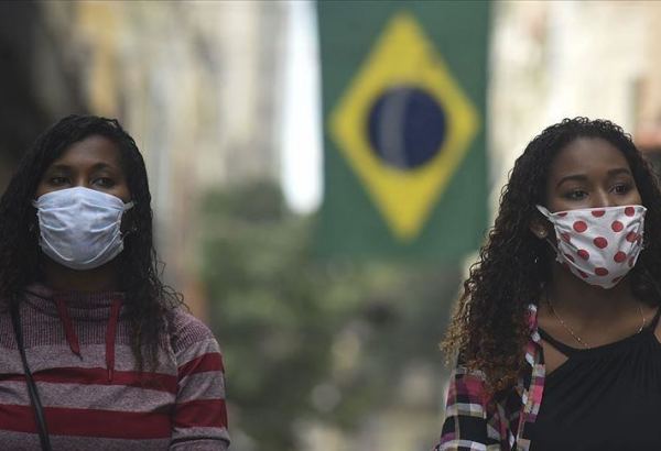 Минздрав Бразилии намерен до конца года отменить требование ноcить маски