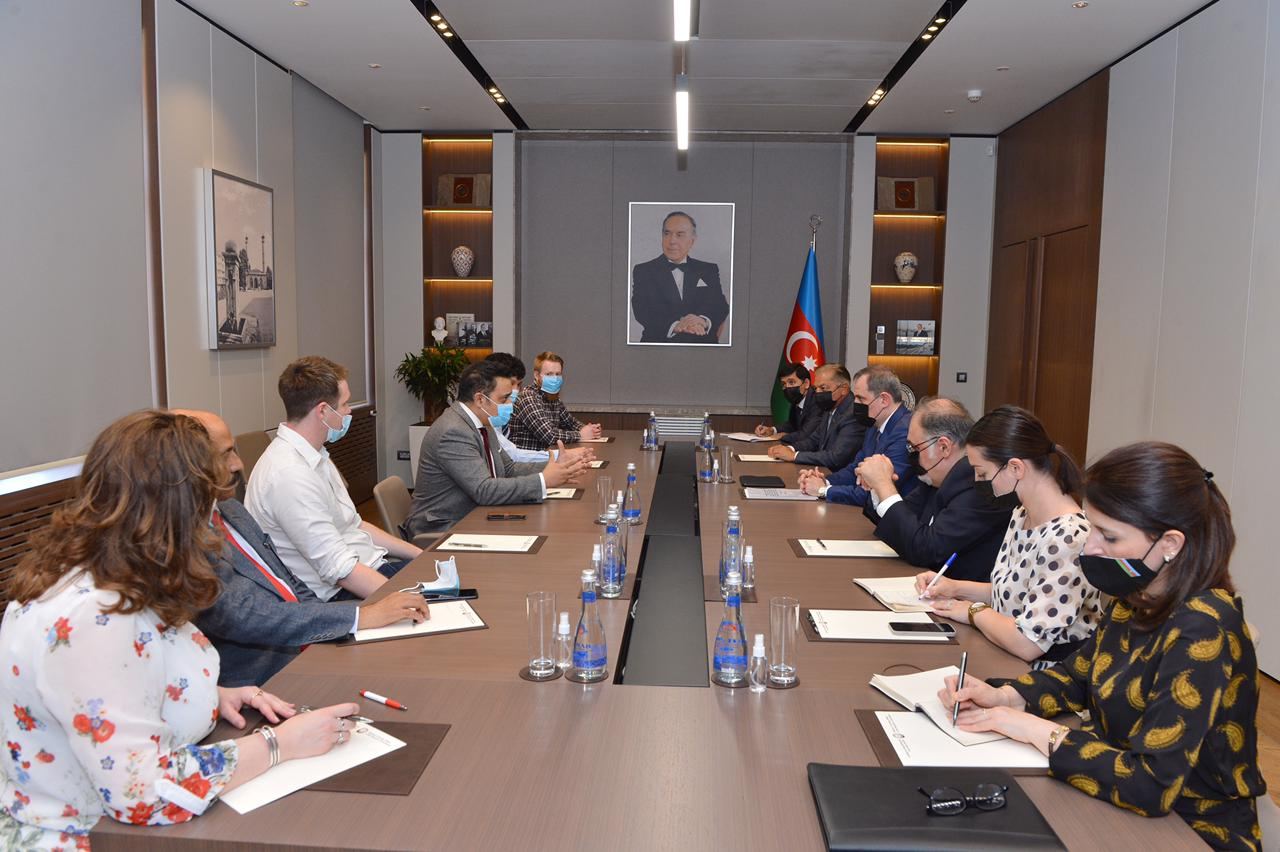 Глава МИД Азербайджана встретился с британской делегацией (ФОТО)