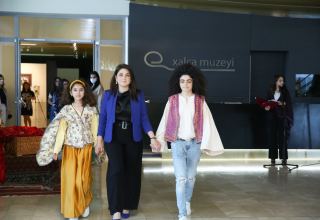 В Баку прошел показ мод из бабушкиного сундука (ФОТО)