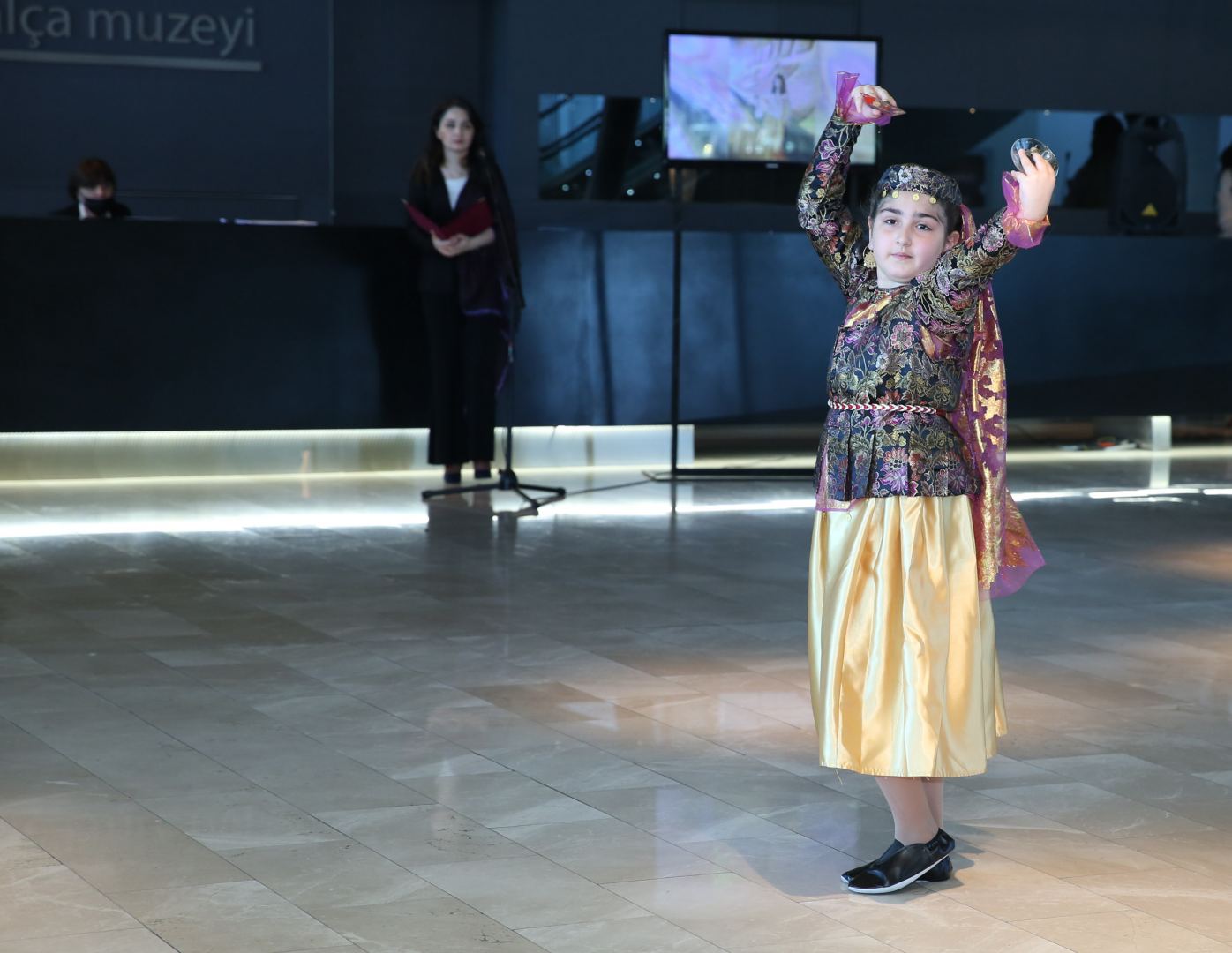 В Баку прошел показ мод из бабушкиного сундука (ФОТО)