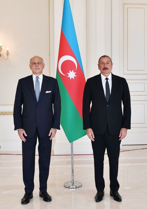 President Ilham Aliyev received credentials of incoming Italian ambassador (PHOTO)