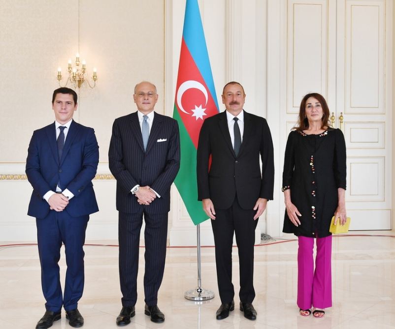 President Ilham Aliyev received credentials of incoming Italian ambassador (PHOTO)