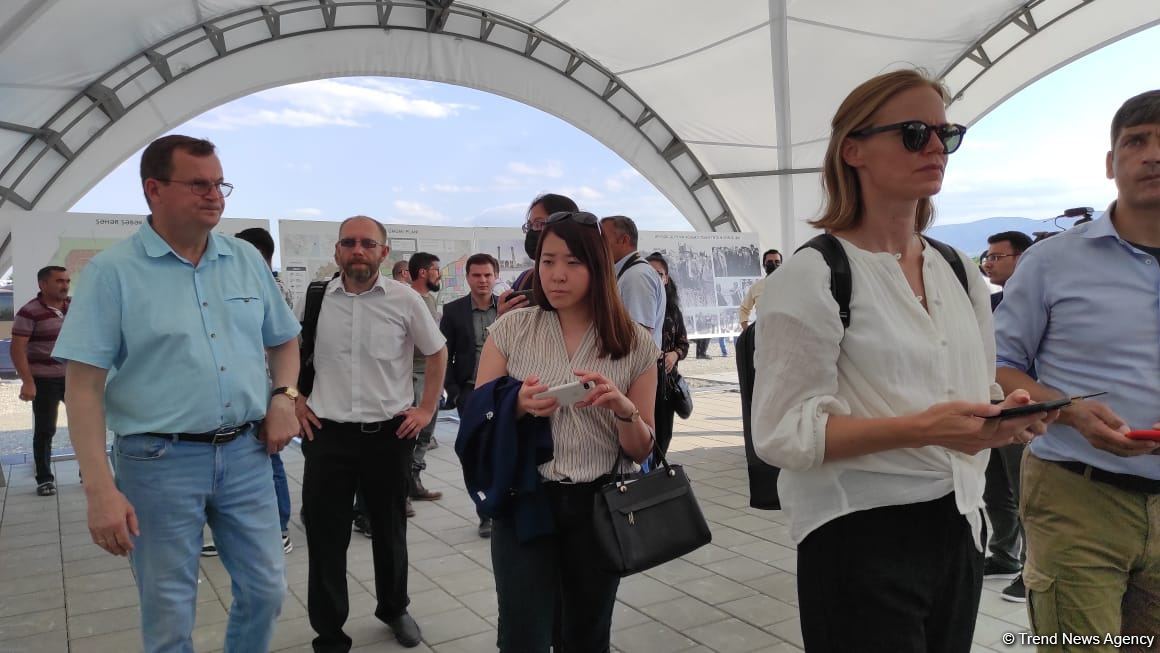 Foreign diplomats get acquainted with 'Smart Village', 'Smart City' projects in Aghdam (PHOTO)