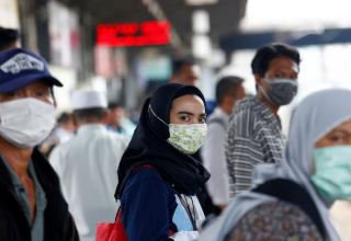 Власти Индонезии ввели новые ограничения из-за активного распространения коронавируса