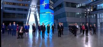 NATO Liderler Zirvesi aile fotoğrafı: İlk kare geldi