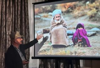 В Баку представлена выставка работ всемирно известного фотографа Резы Дегати об Афганистане (ФОТО)