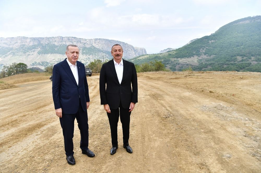 Azerbaijani president welcomes Turkish president in Fuzuli district (PHOTO)