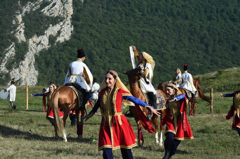 Azerbaijani, Turkish presidents with spouses watch "Musical Heritage and Karabakh Horses on Jidir Plain" composition organized by Heydar Aliyev Foundation (PHOTO)