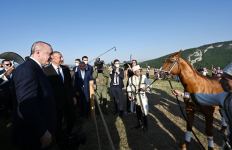 Karabakh horse Zafar, Kharibulbul composition presented to Turkish president (PHOTO)