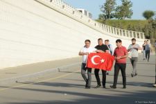 Болельщики идут смотреть игру Турции на Бакинском олимпийском стадионе (Фотосессия)