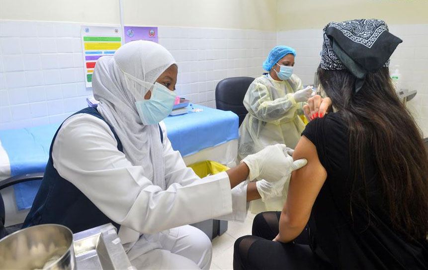 ОАЭ стали самой вакцинированной страной мира